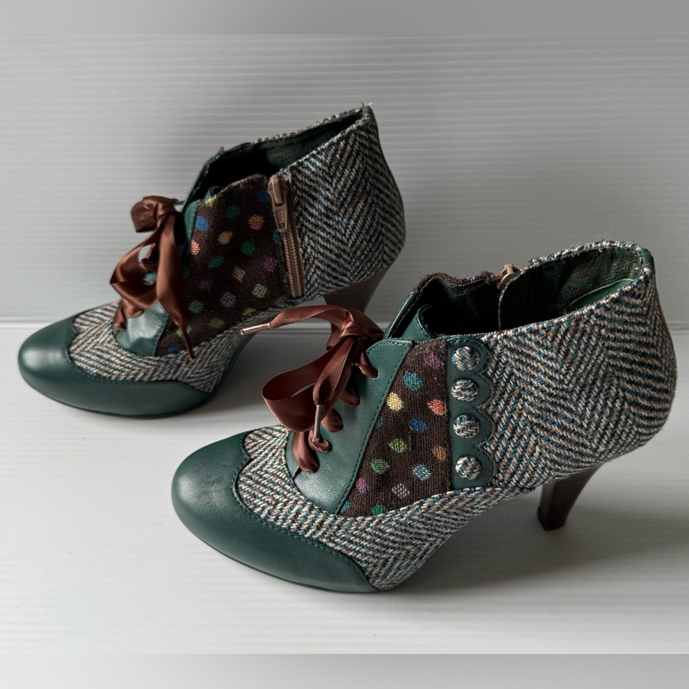 Poetic License Betsey's Buttons Oxfords London Heeled Ankle Boots Size EU 39